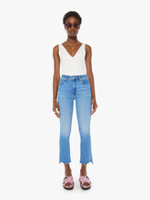 Women The Insider Crop Step Fray | Mother Denim Blue (Medium)